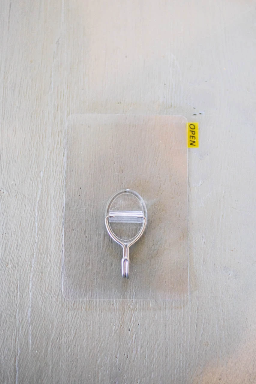 Magic Self Adhesive Wreath Hanger- Set Of 4 - Image 5