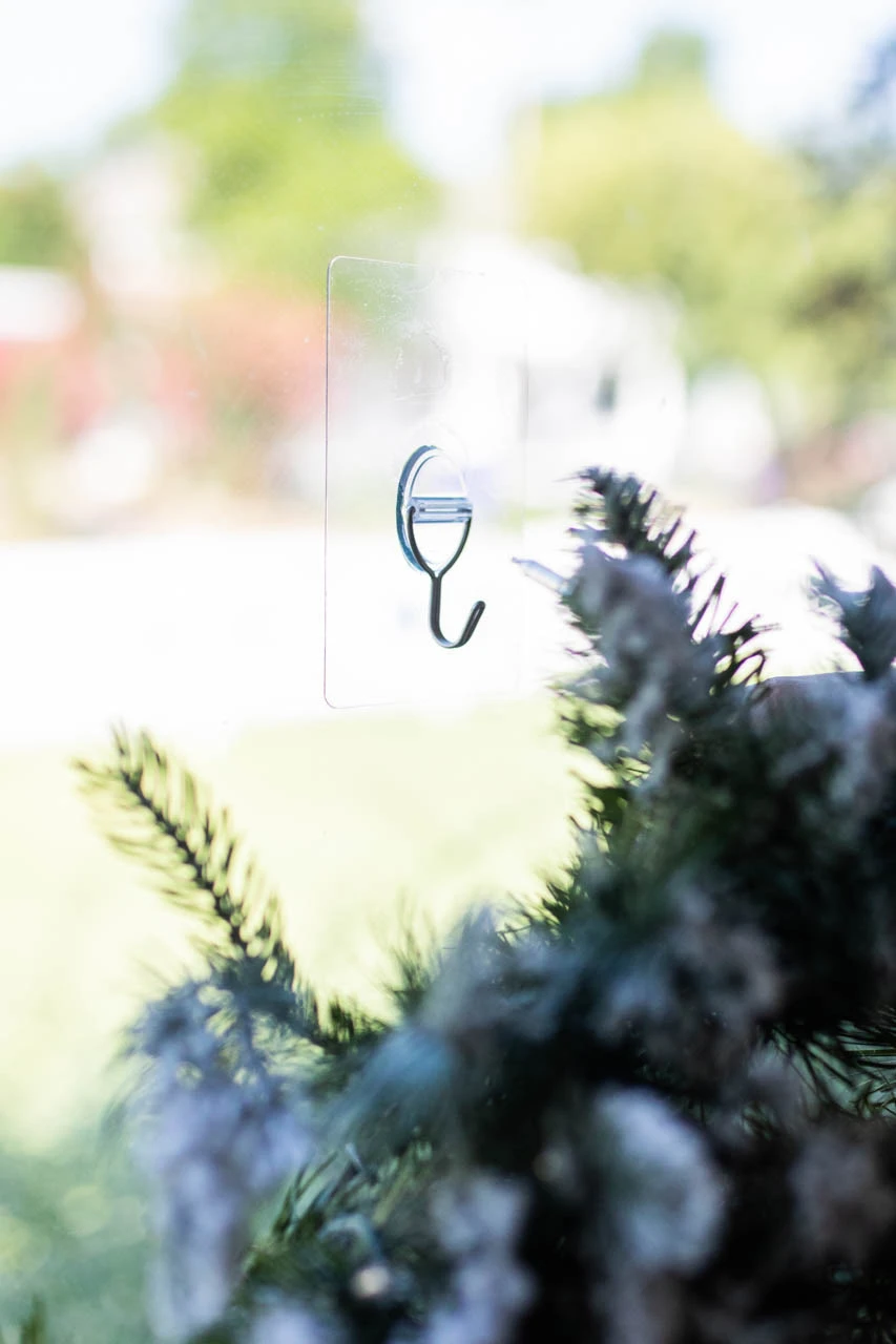 Magic Self Adhesive Wreath Hanger- Set Of 4 - Image 3