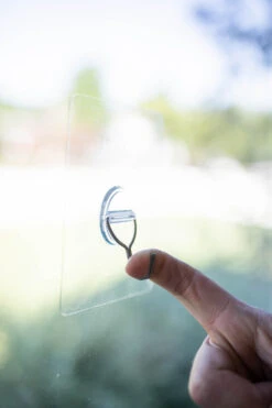 Magic Self Adhesive Wreath Hanger- Set Of 4