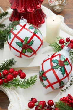 7" Glass Weave And Holly Ball/Finial Ornament