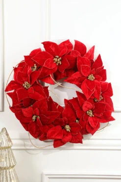 21β Poinsettia Wreath
